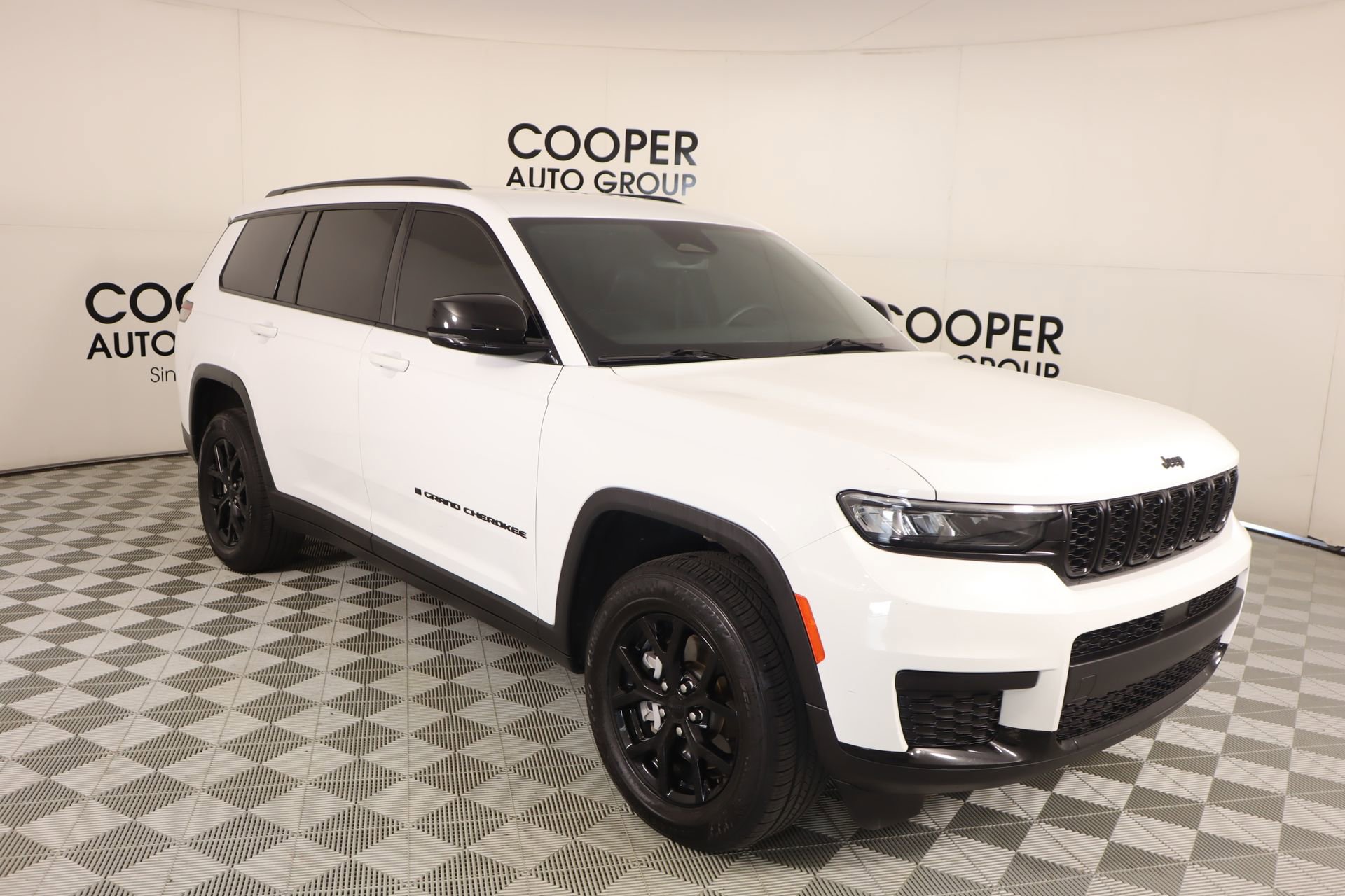 Used 2024 Jeep Grand Cherokee L Laredo