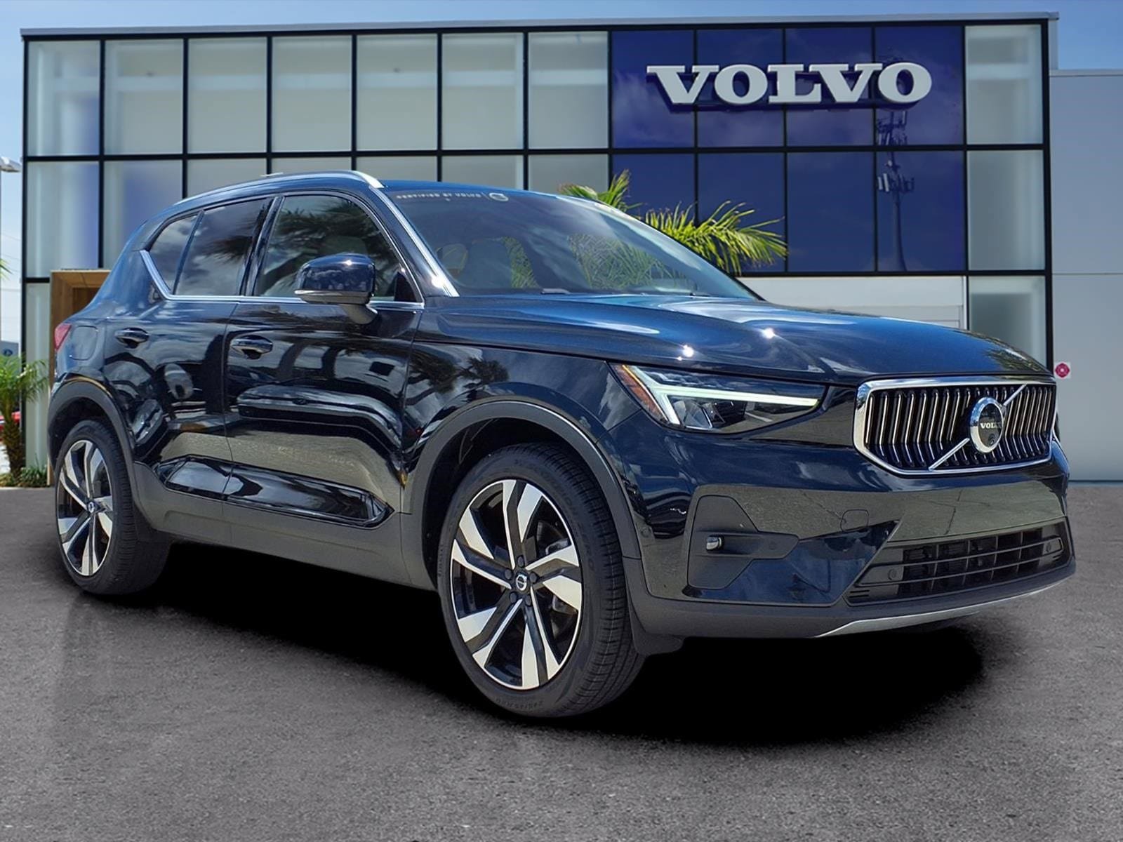 Certified 2023 Volvo XC40 B5 Ultimate w/ Protection Package Premier