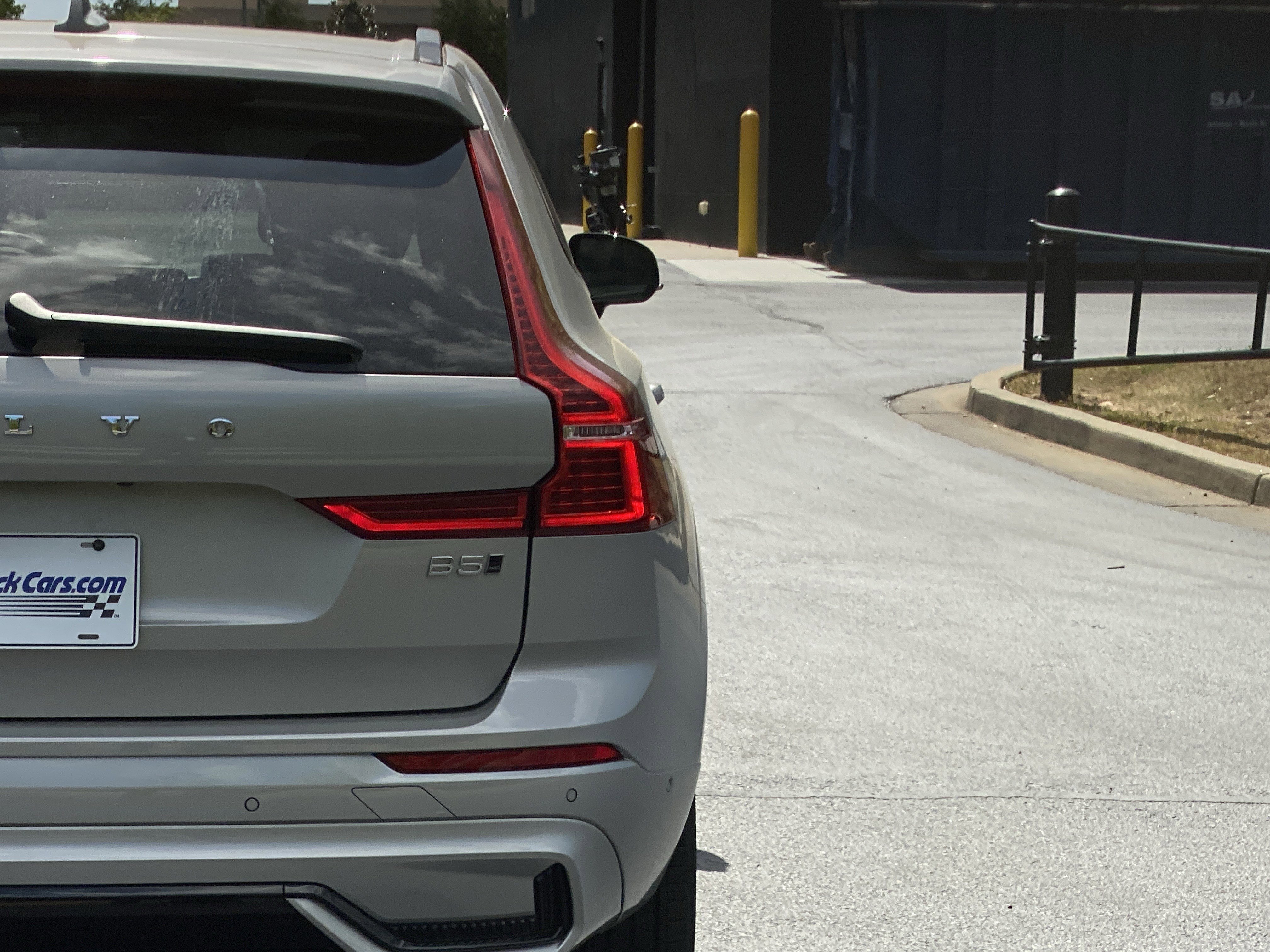 2025 Volvo XC60 B5 Plus