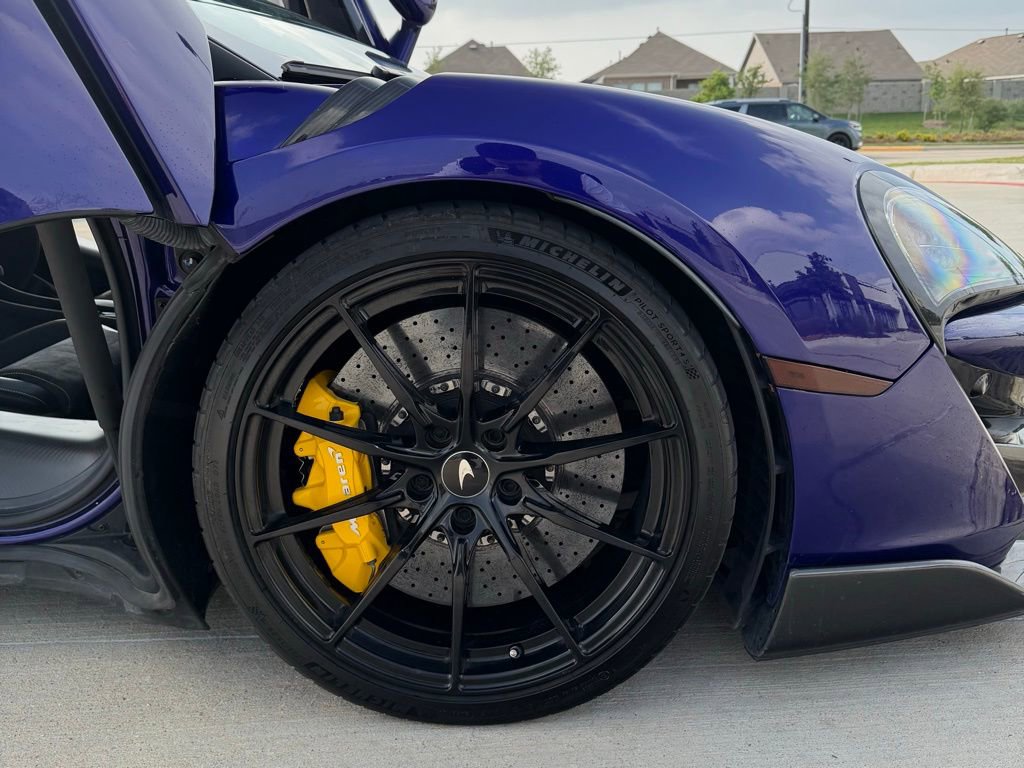 Used 2020 McLaren 600LT Spider photo 17