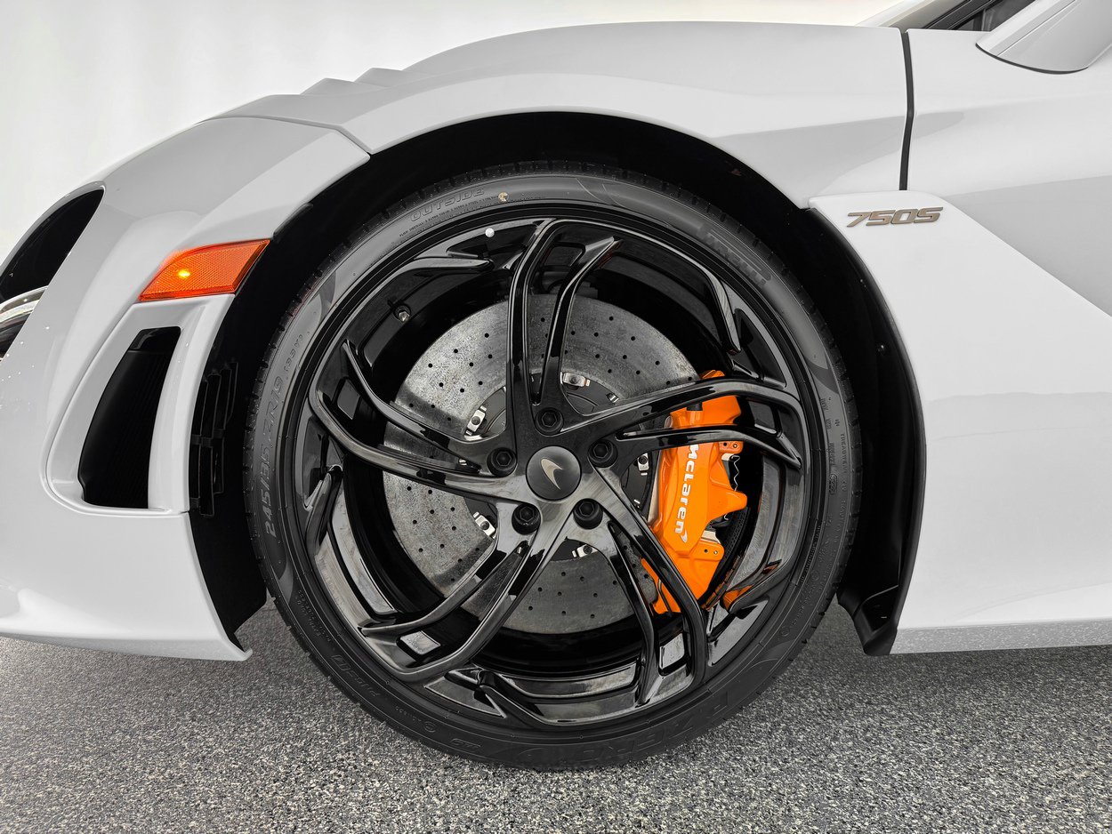Used 2026 McLaren 750S Spider photo 32