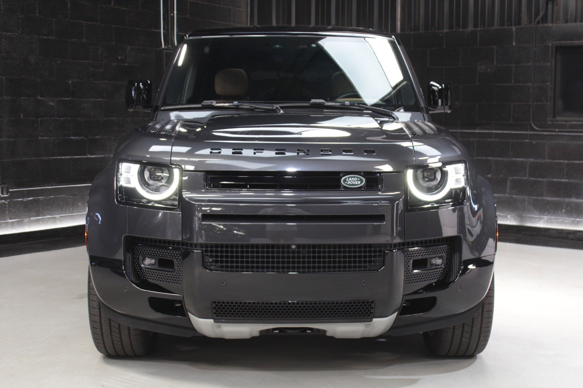 2025 Land Rover Defender 110 V8