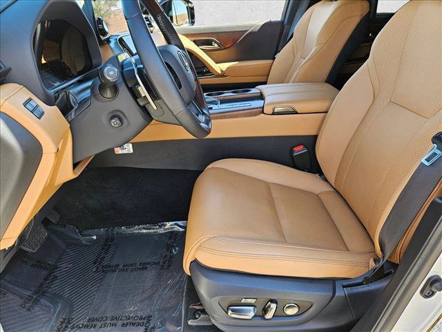 2025 Lexus LX 700h Luxury