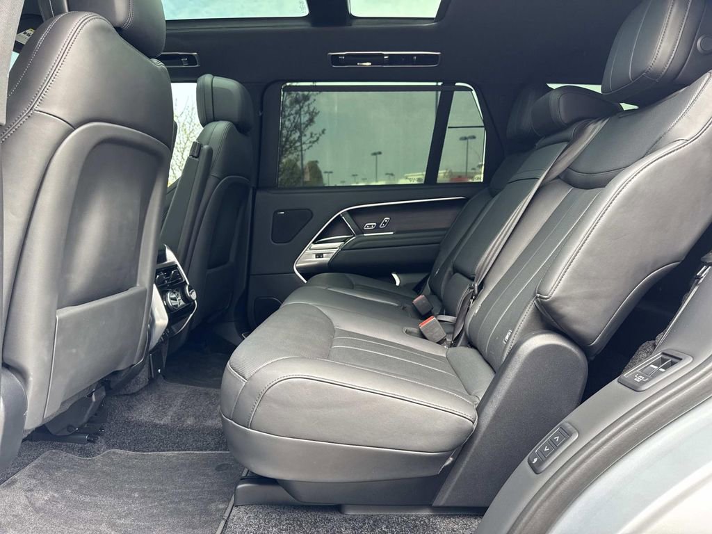 2025 Land Rover Range Rover Long Wheelbase SE