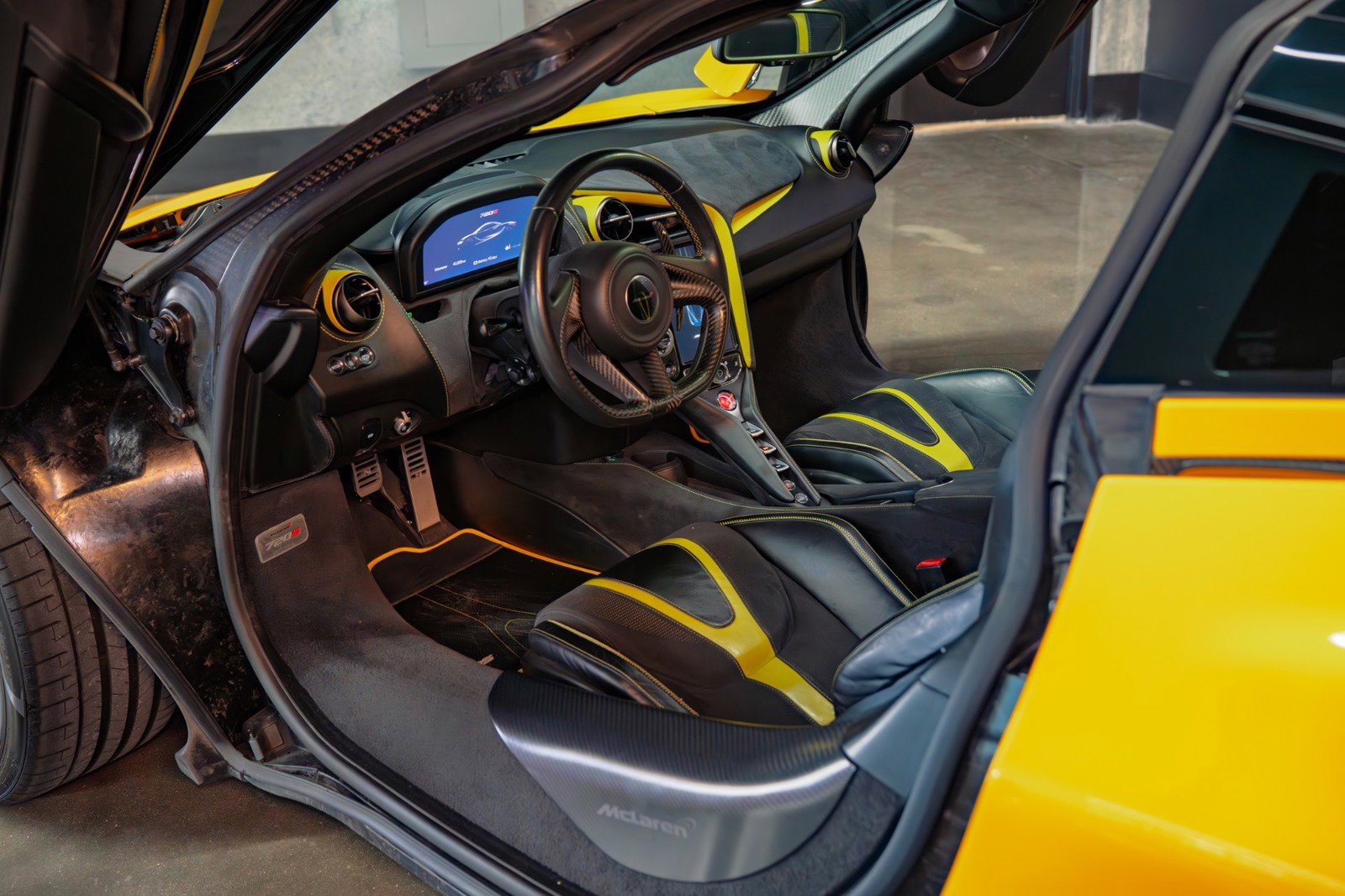 Used 2018 McLaren 720S Performance photo 11
