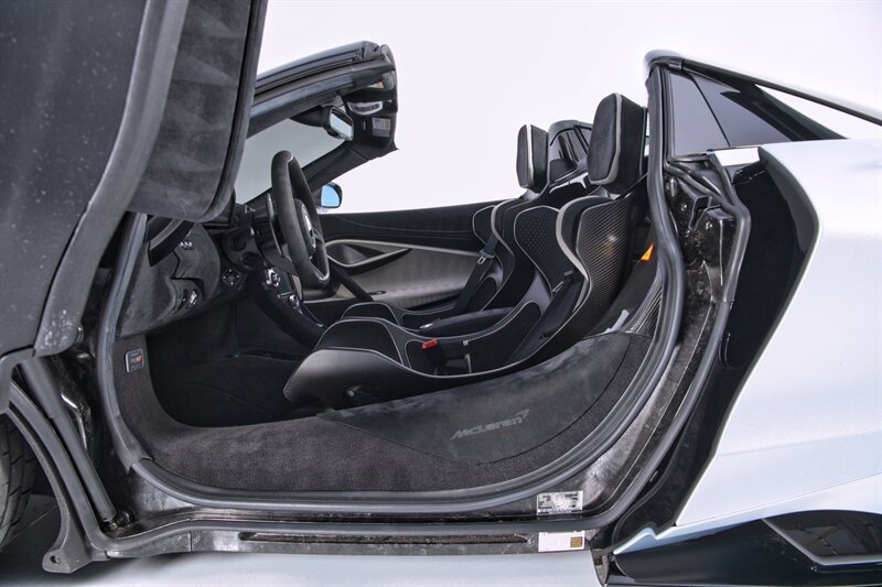 Used 2022 McLaren 765LT photo 21