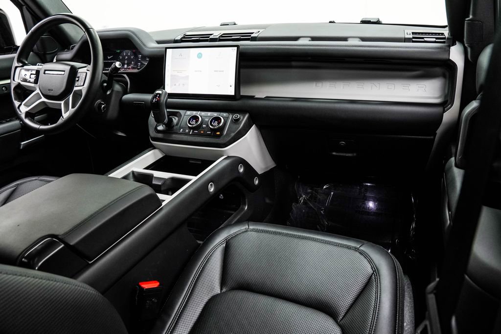 2025 Land Rover Defender 110 S