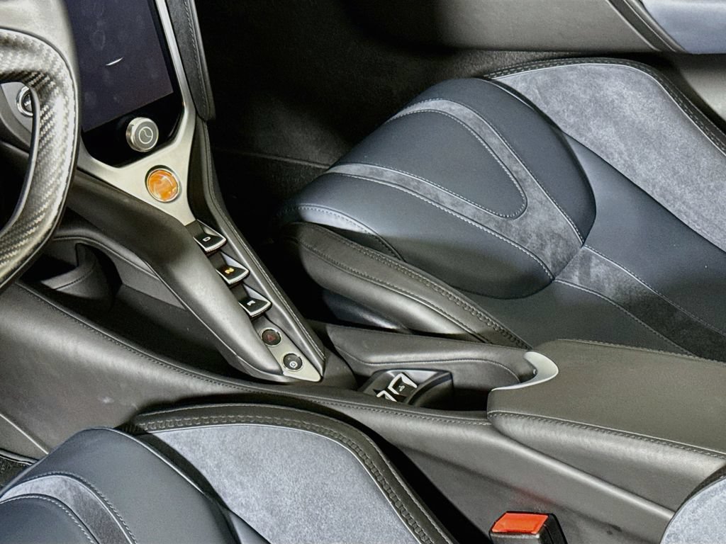 Used 2025 McLaren 750S Spider photo 14