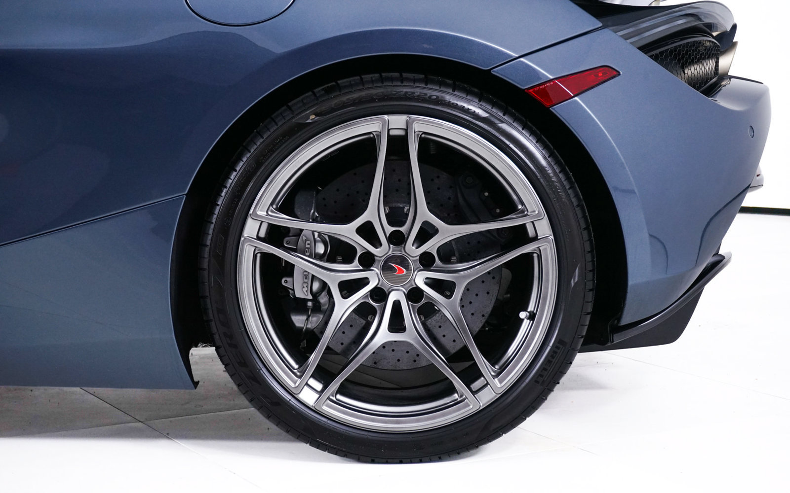 Used 2018 McLaren 720S Luxury photo 13