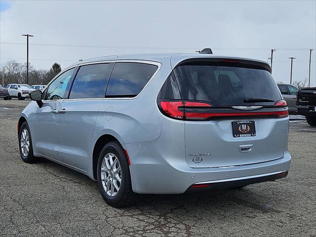 2024 Chrysler Pacifica Touring-L