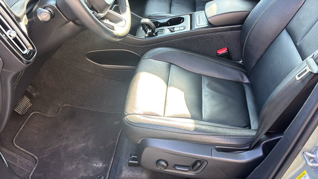 2024 Volvo Xc40 B5 Core