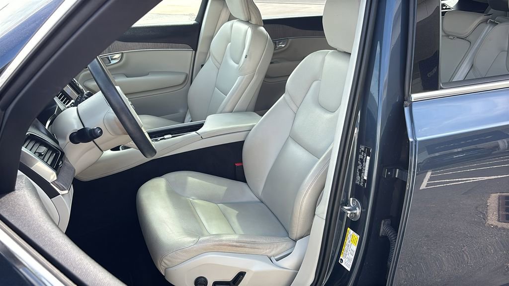 2023 Volvo Xc90 B6 Plus