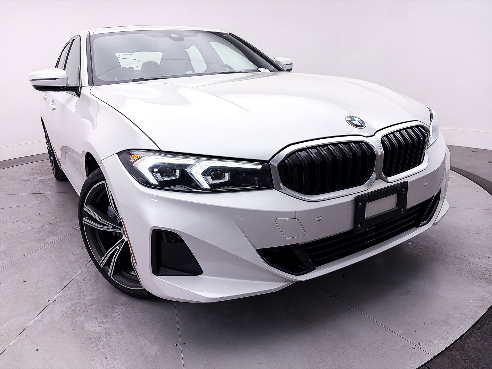 2023 BMW 330i Sedan