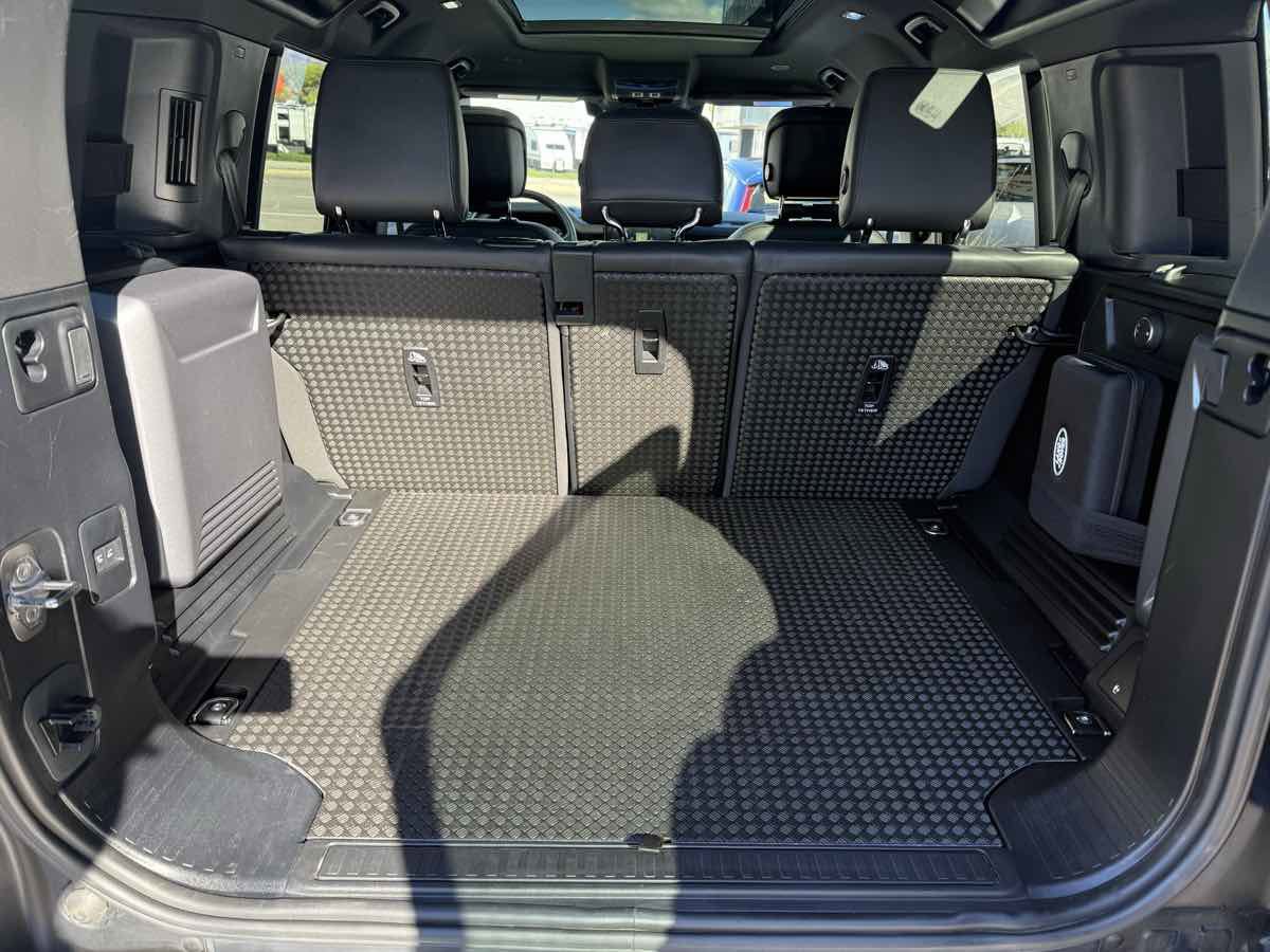 2024 Land Rover Defender 110 SE