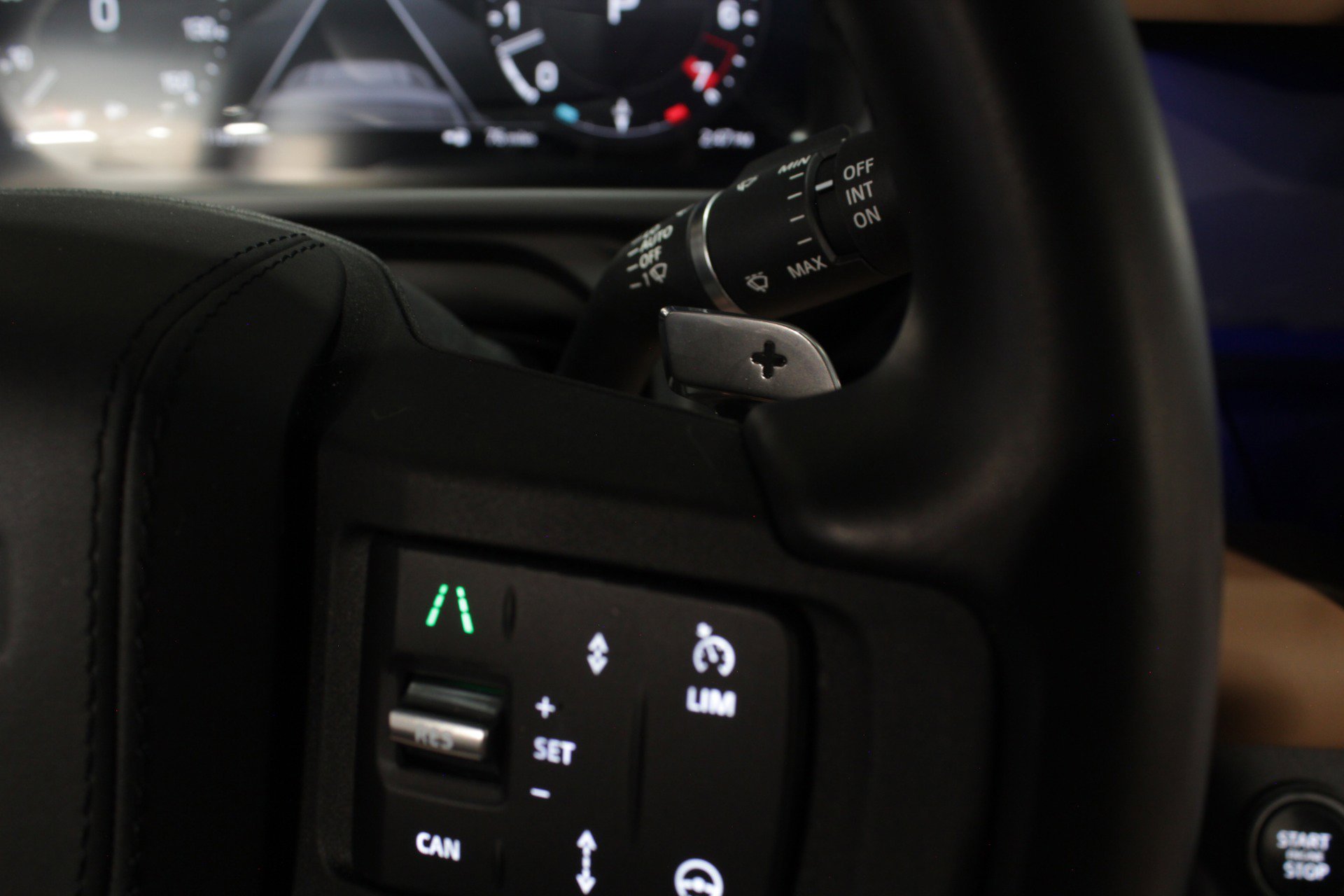 2025 Land Rover Defender 110 V8