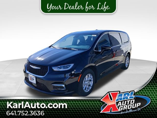 New 2026 Chrysler Pacifica Select