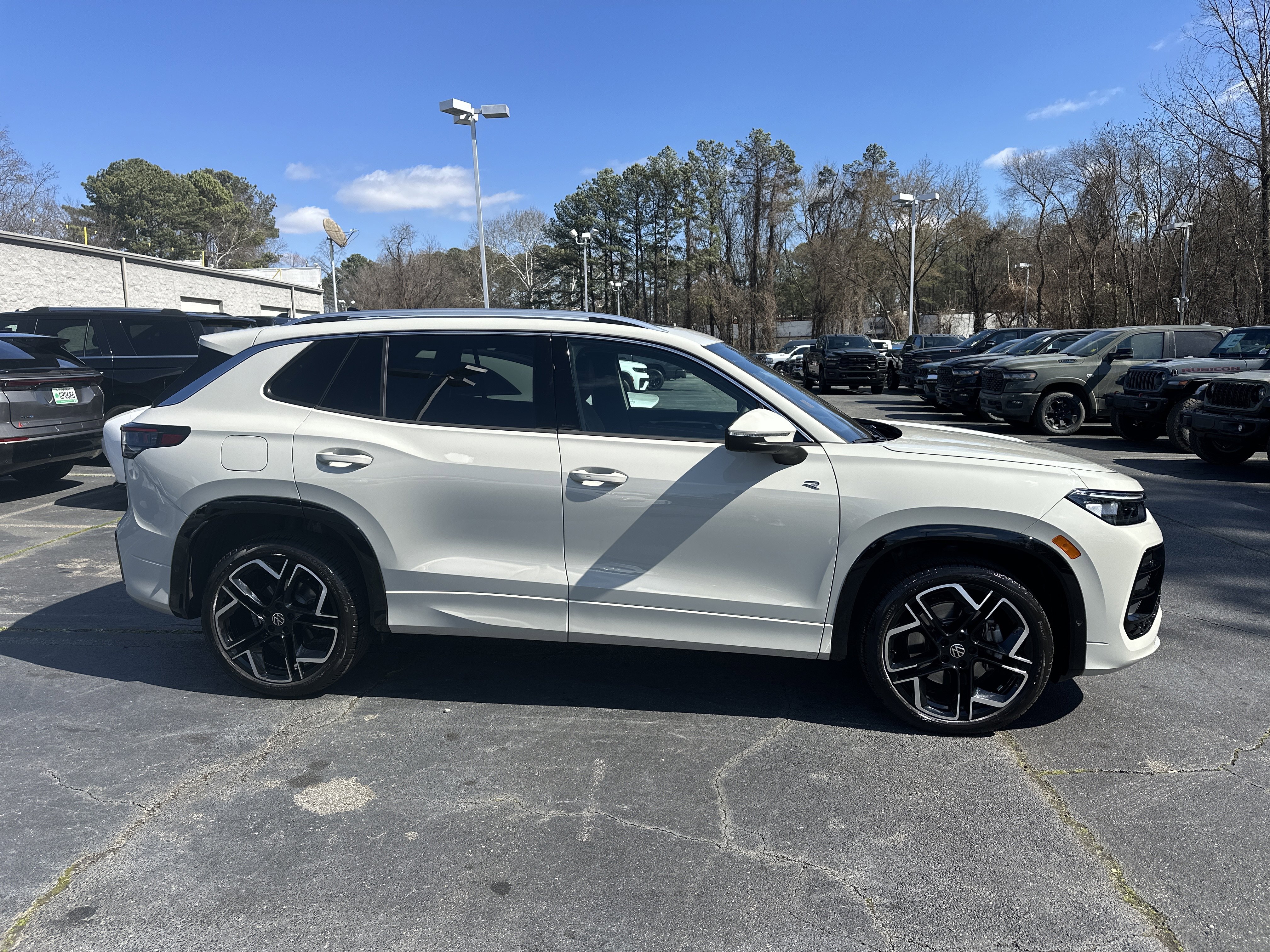 2025 Volkswagen Tiguan SEL R-Line