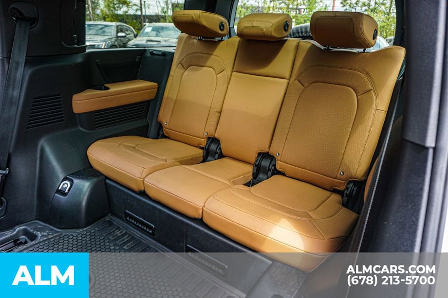 2023 Land Rover Defender 130 SE