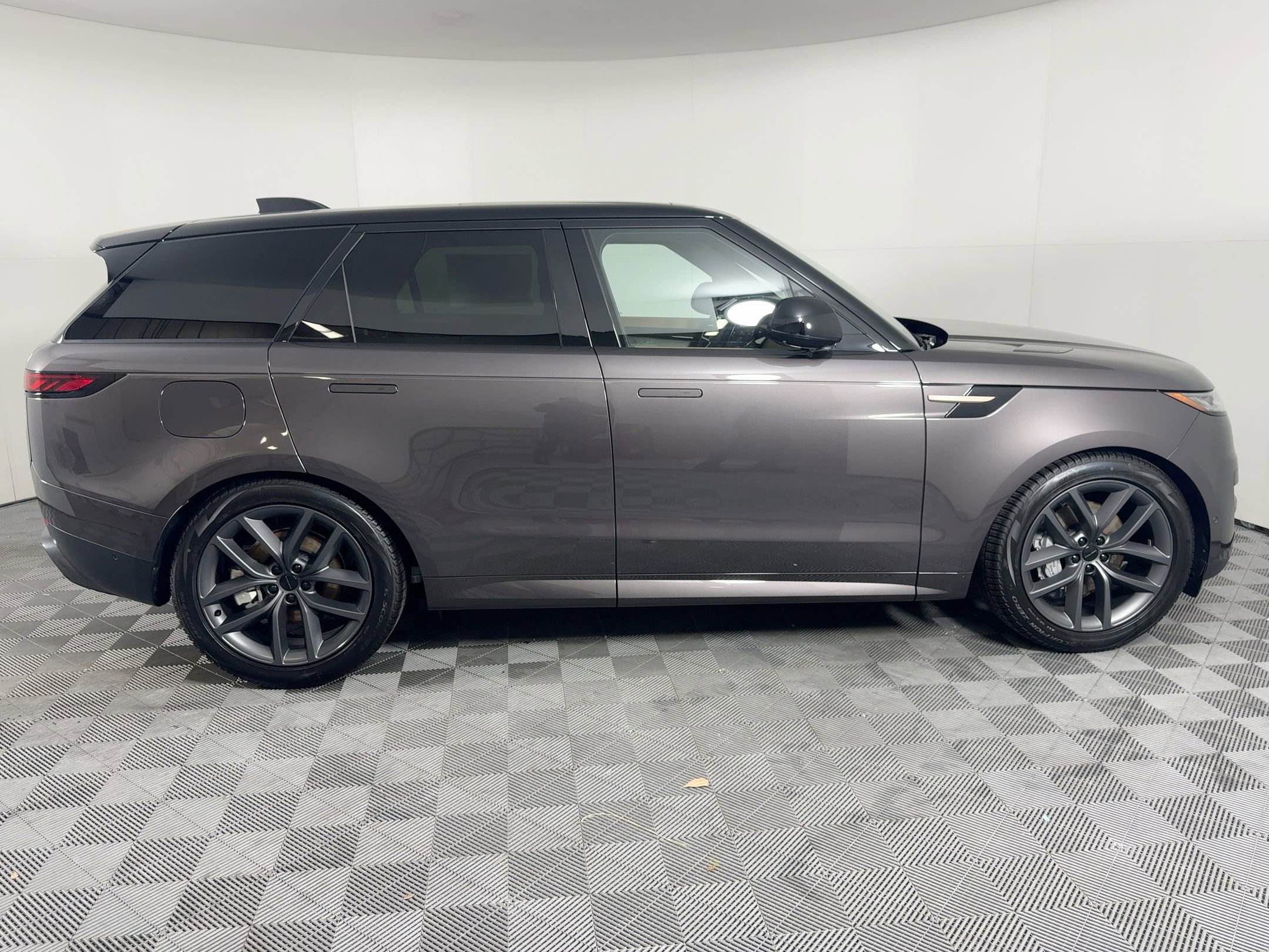 2026 Land Rover Range Rover Sport SE