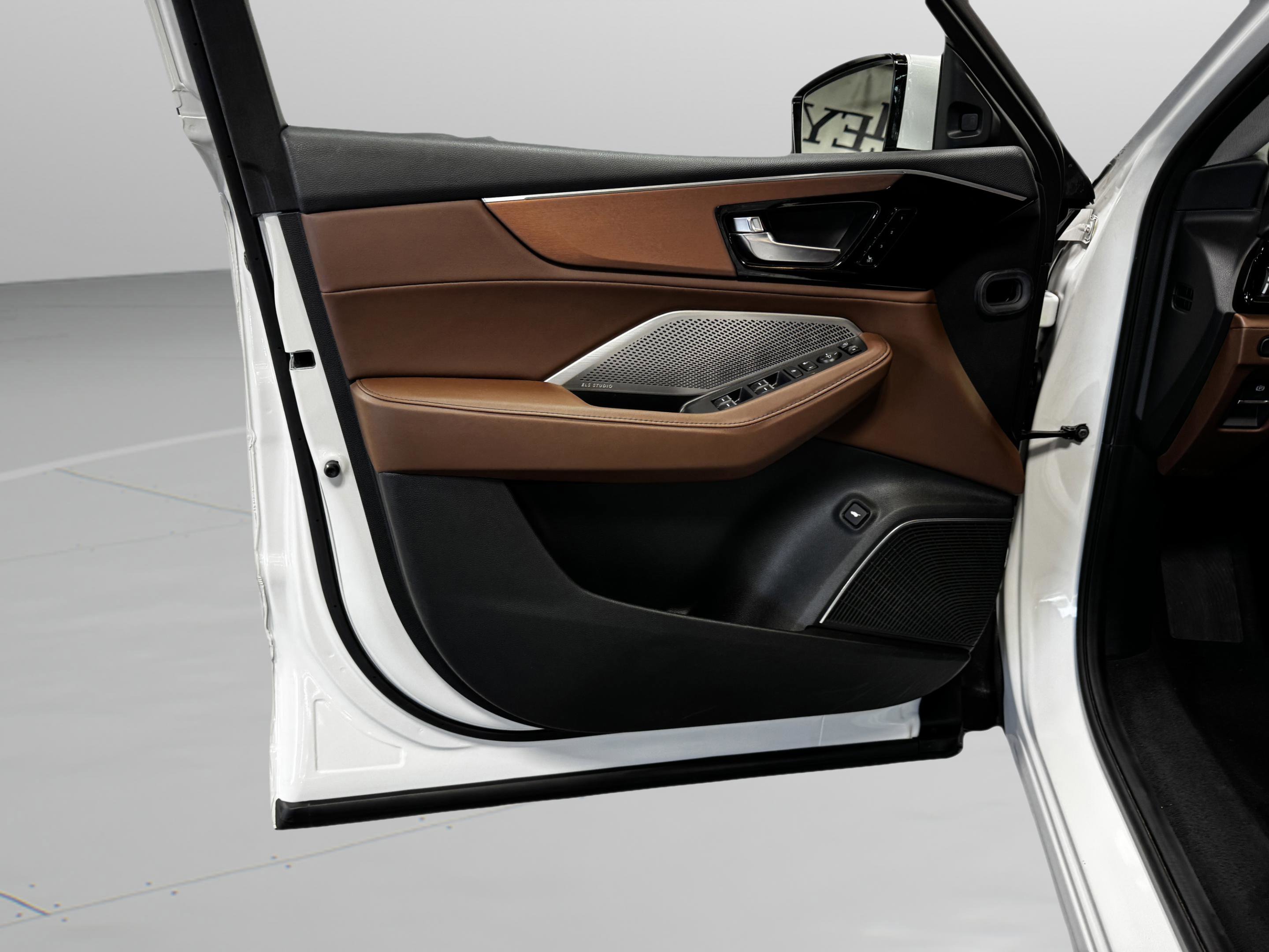 2023 Acura MDX FWD w/ Technology Package