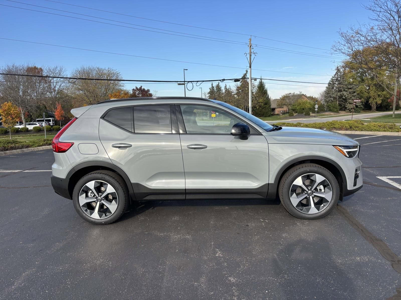 2026 Volvo Xc40 B5 Plus