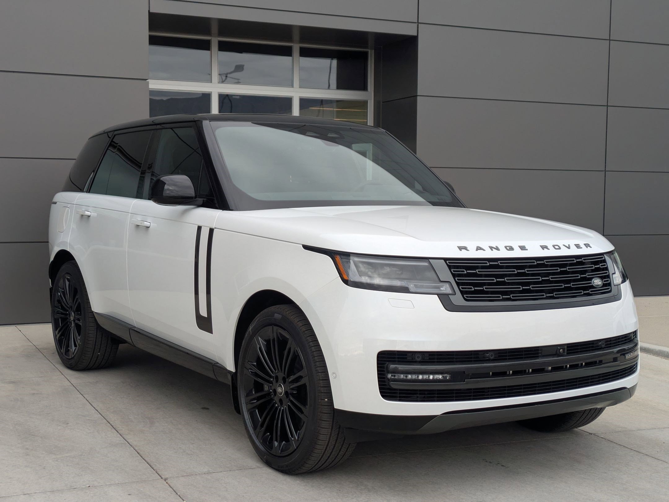 2025 Land Rover Range Rover SE