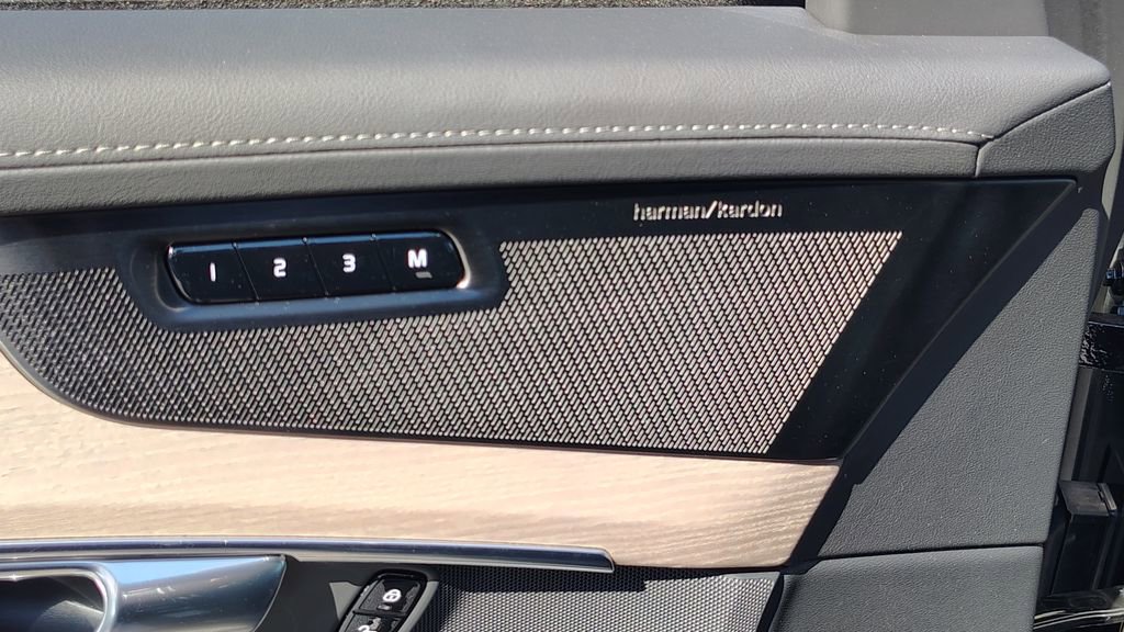 2026 Volvo Xc90 B6 Plus