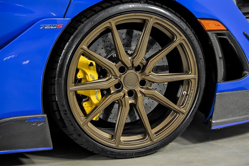 Used 2018 McLaren 720S Luxury photo 17