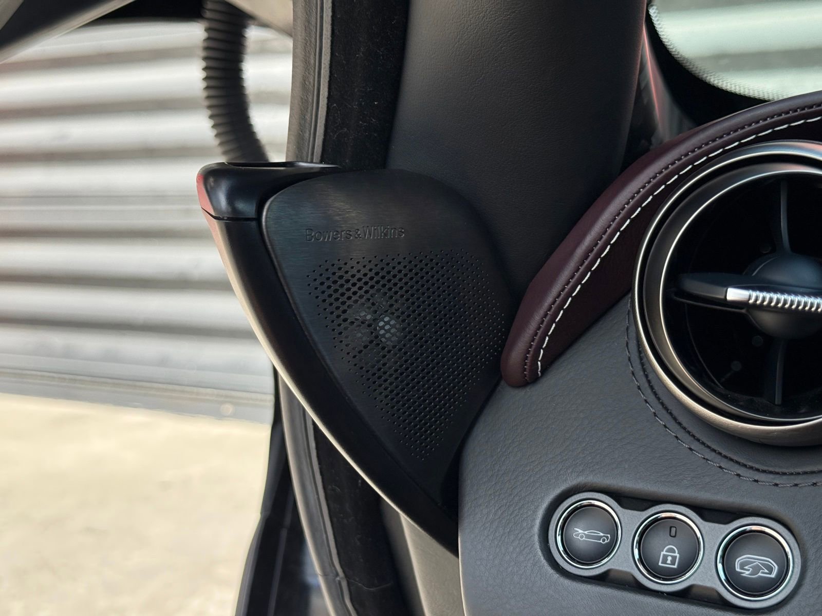 Used 2018 McLaren 720S photo 22