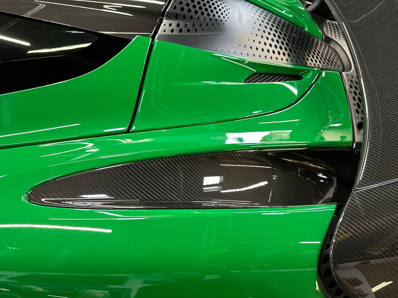 Used 2022 McLaren 765LT photo 25