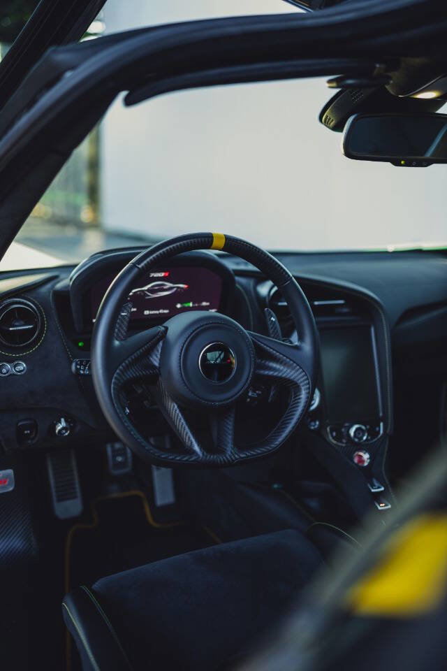 Used 2018 McLaren 720S Performance photo 36