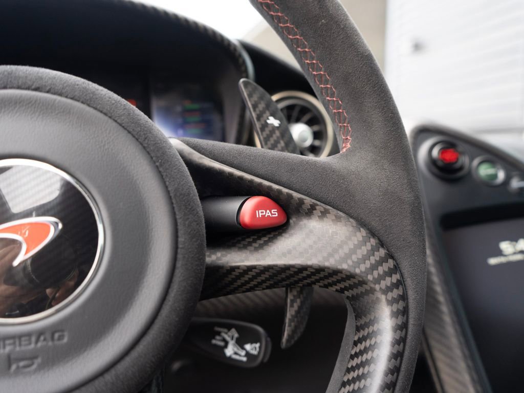 Used 2015 McLaren P1 photo 17