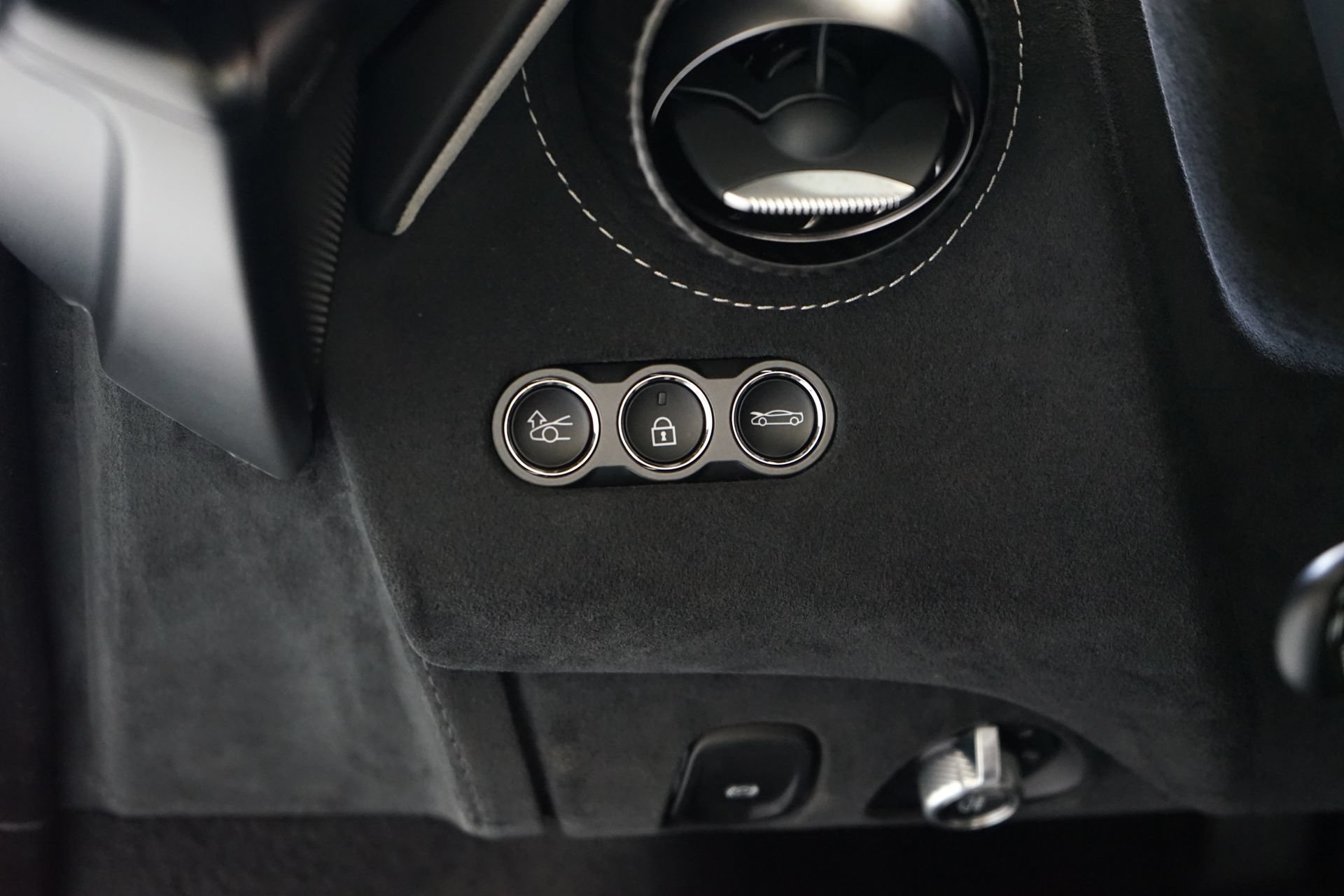 Used 2024 McLaren 750S photo 33