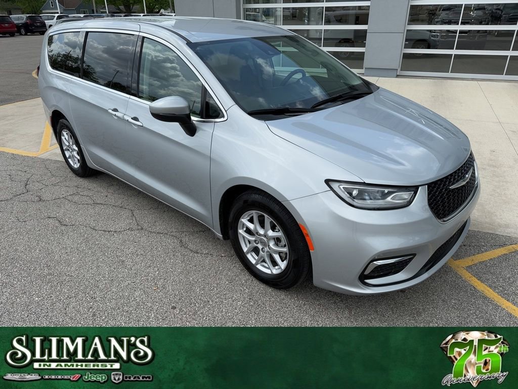 Used 2023 Chrysler Pacifica Touring-L