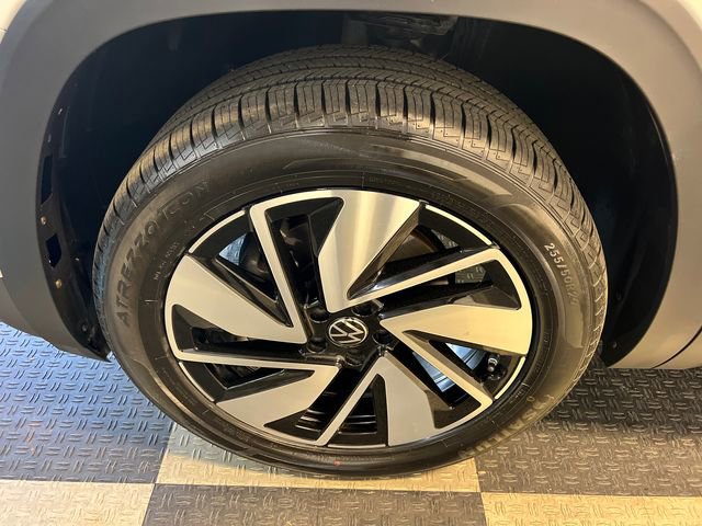 2025 Volkswagen Atlas SE