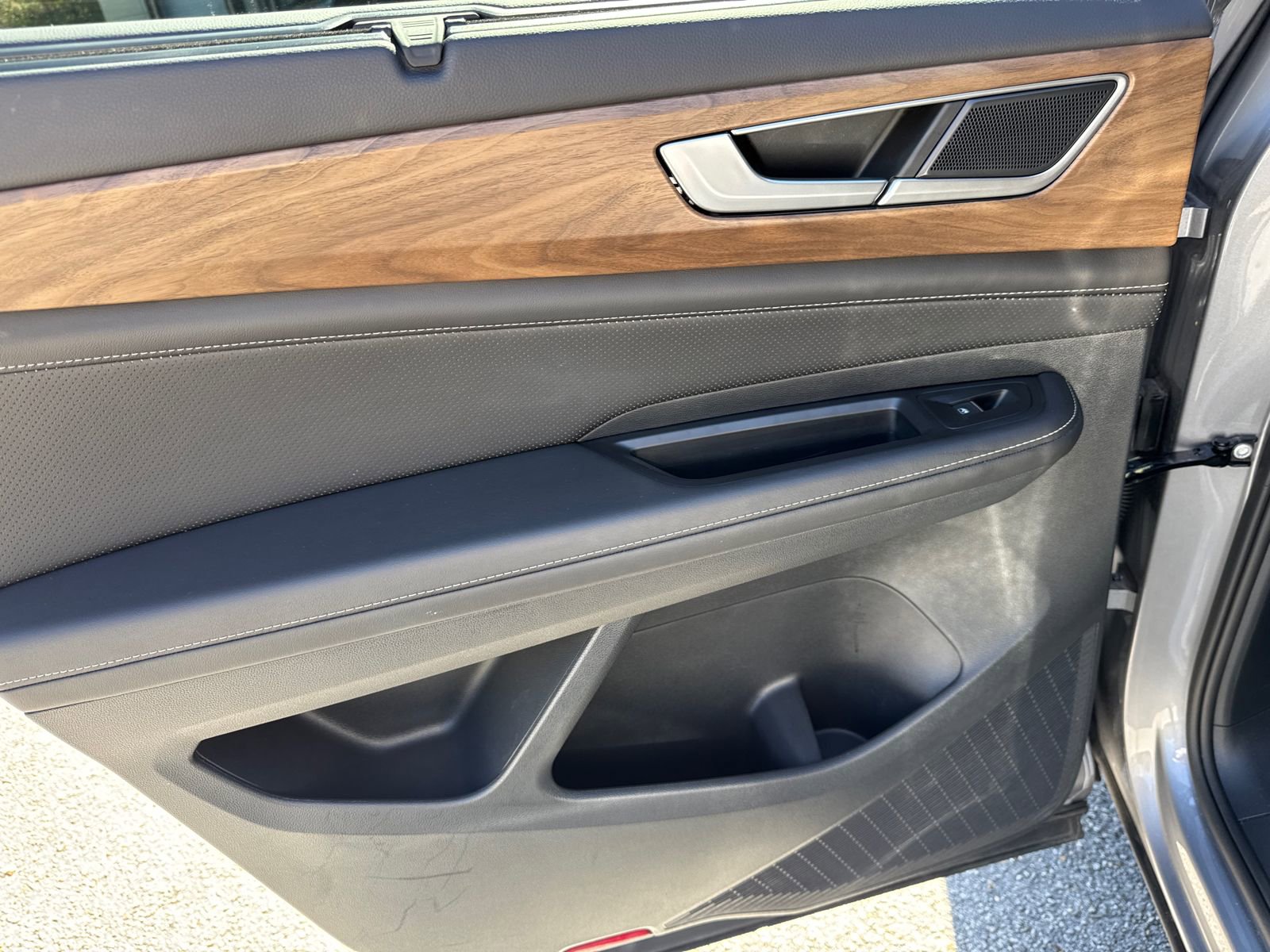 2025 Volkswagen Atlas SE