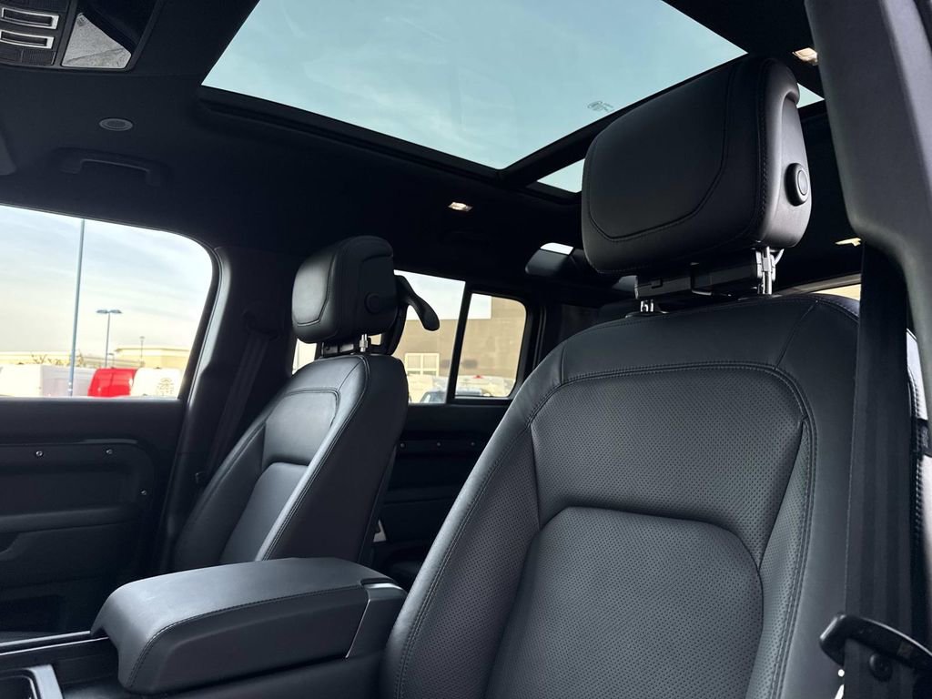 2024 Land Rover Defender 110 SE