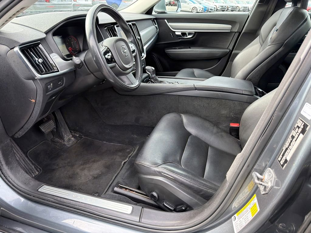 2017 Volvo S90 T6 Momentum