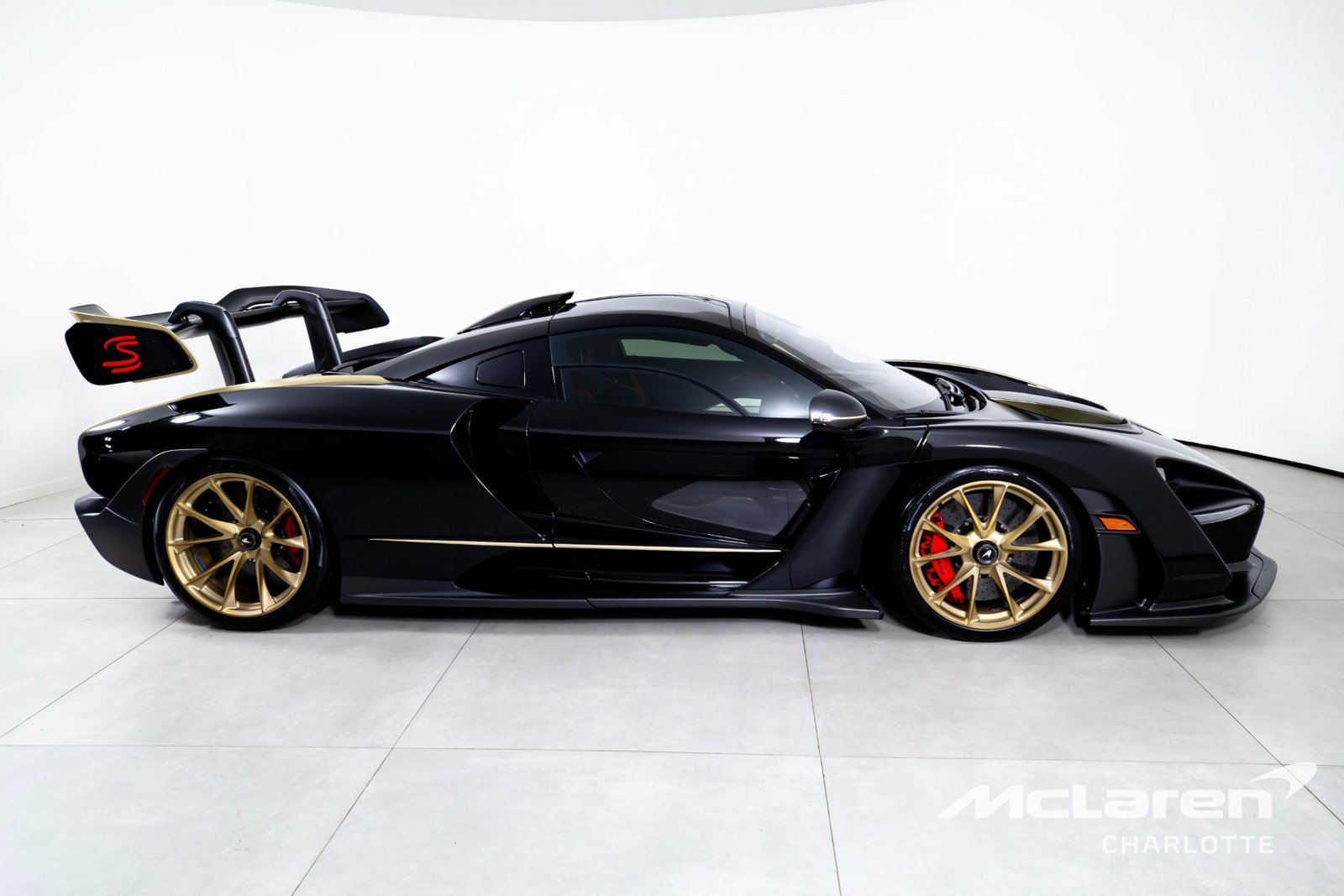 Used 2019 McLaren Senna photo 10
