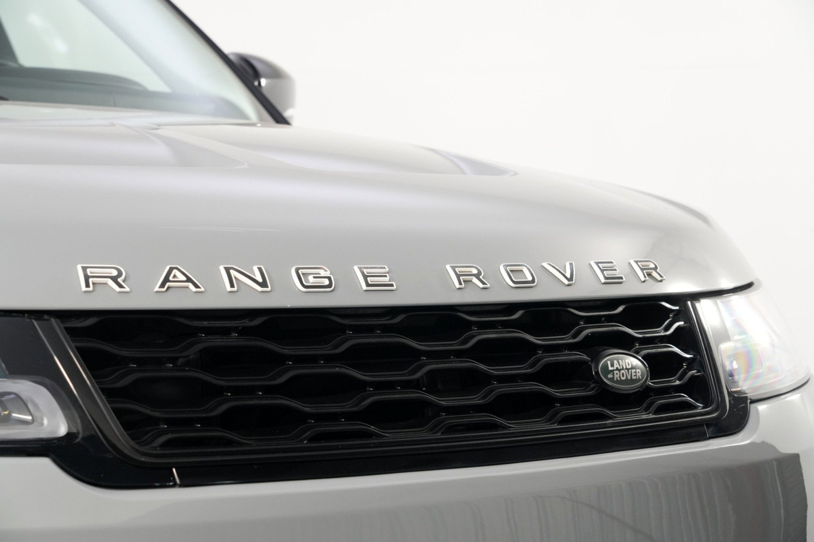 2022 Land Rover Range Rover Sport SVR Carbon Edition