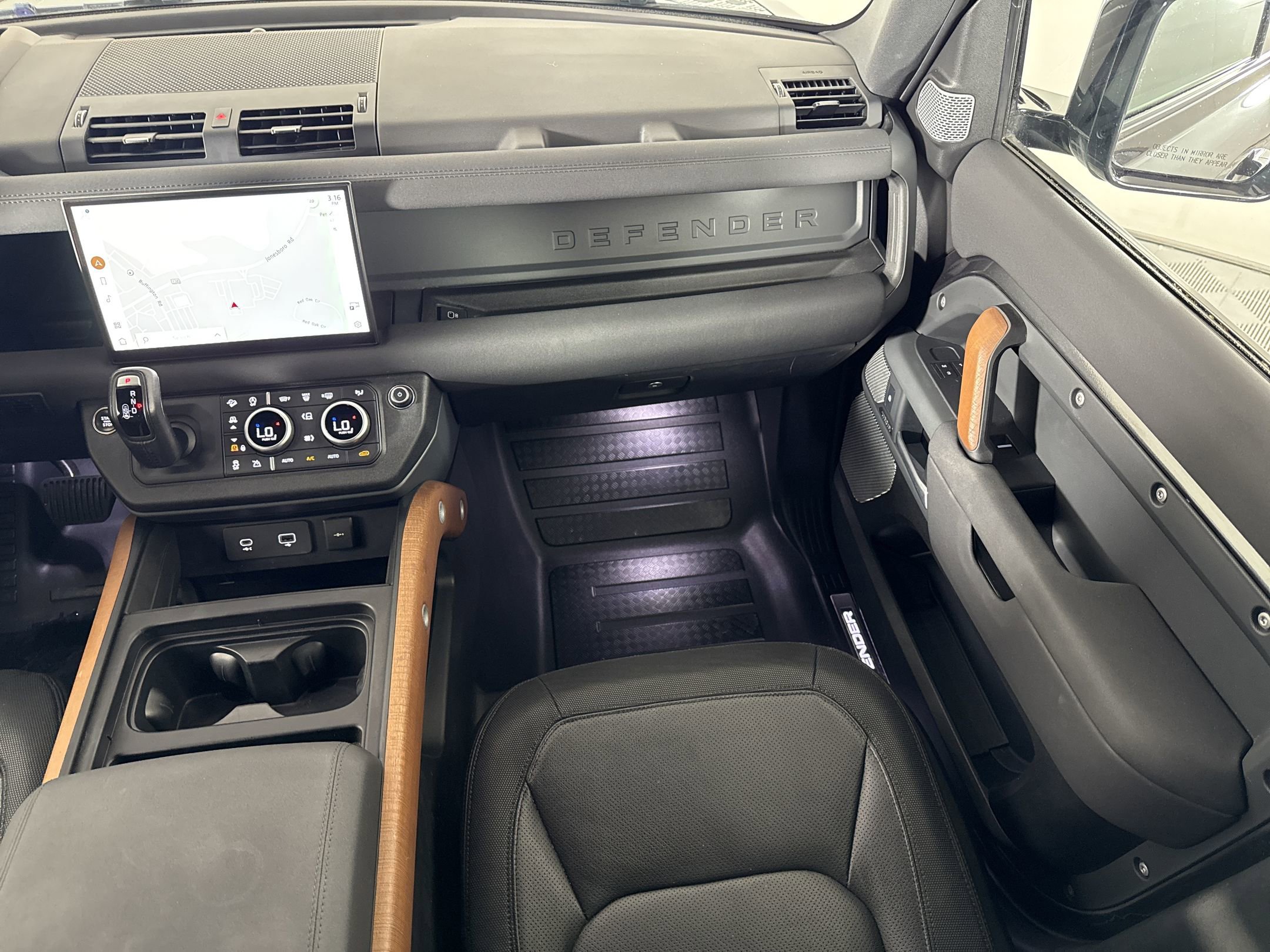 2023 Land Rover Defender 130 X-Dynamic SE