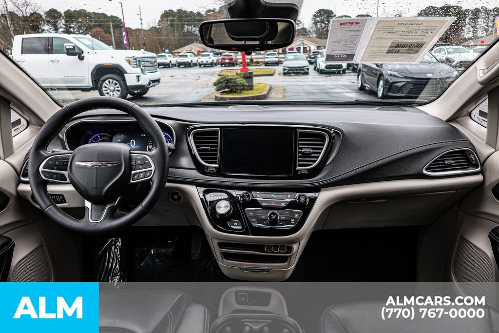 2024 Chrysler Pacifica Select