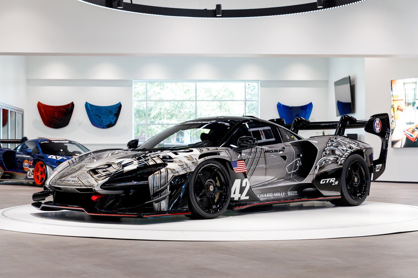 Used 2020 McLaren Senna photo 2