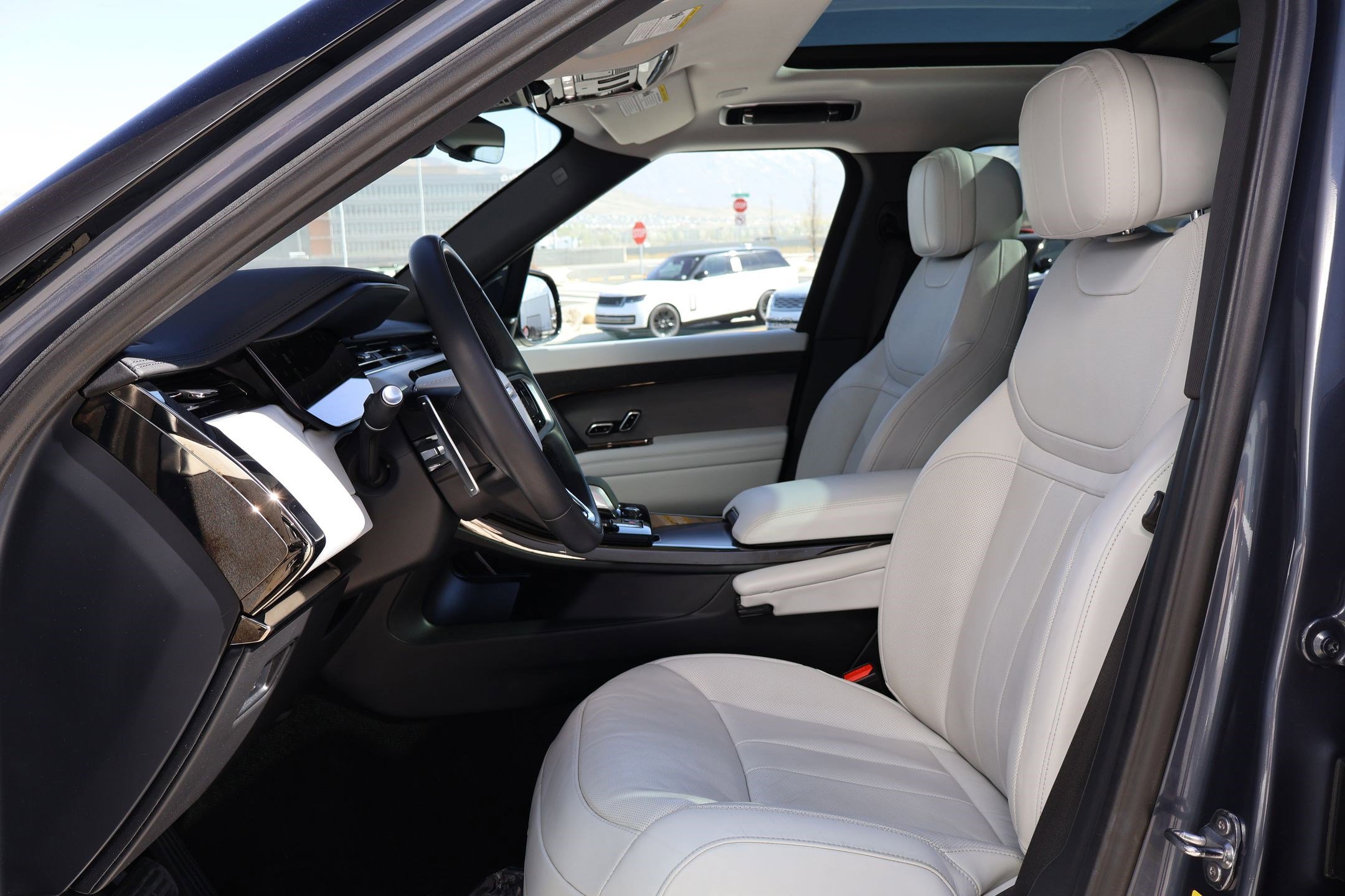 2023 Land Rover Range Rover Sport SE