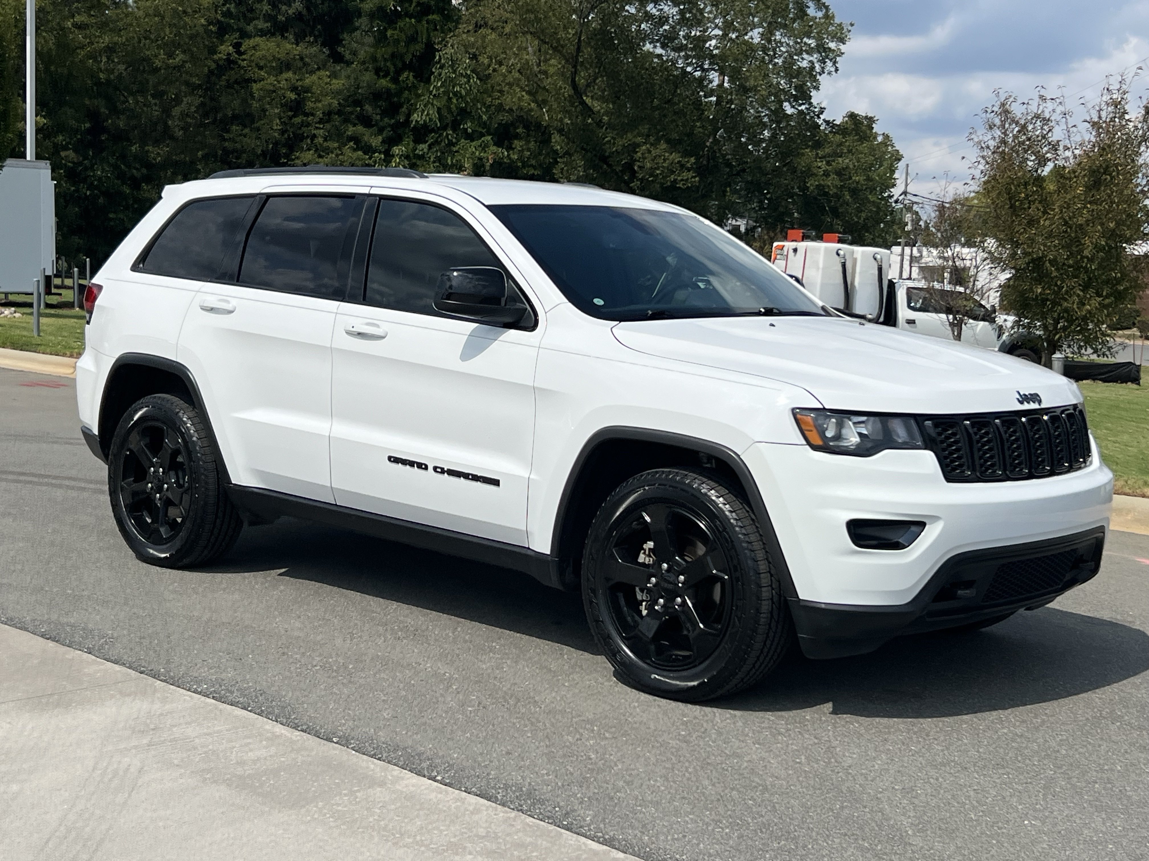 Used 2019 Jeep Grand Cherokee Laredo