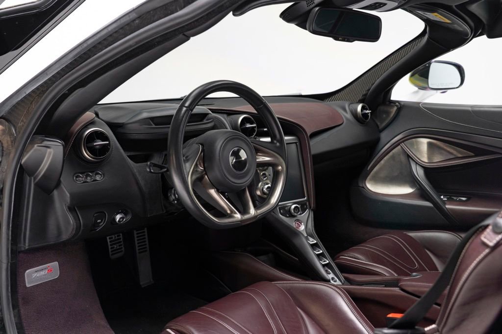 Used 2018 McLaren 720S Performance photo 17