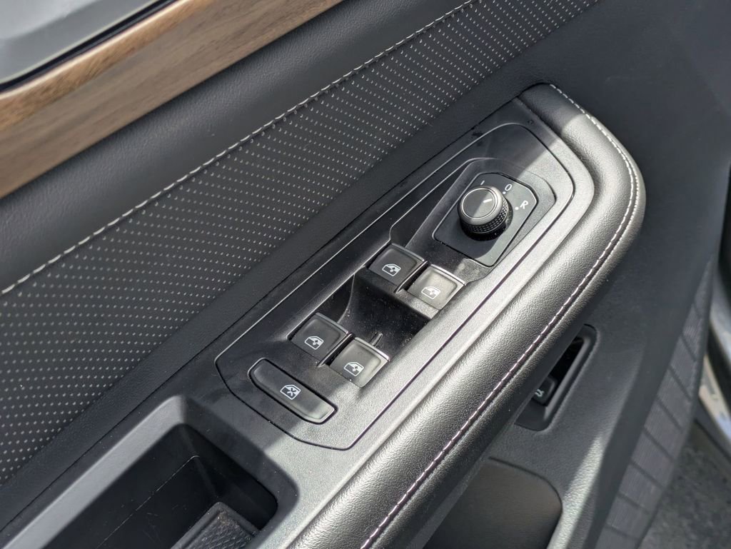 2025 Volkswagen Atlas SE