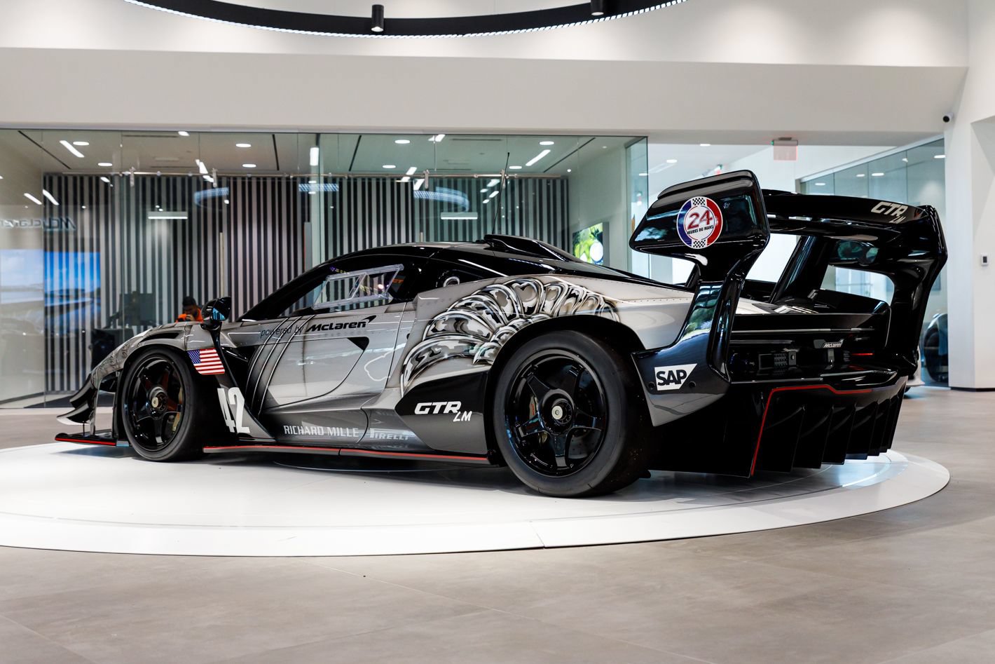Used 2020 McLaren Senna photo 13