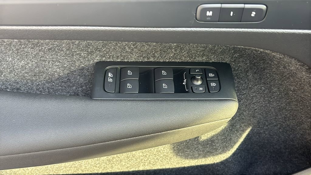 2026 Volvo Xc40 B5 Ultra