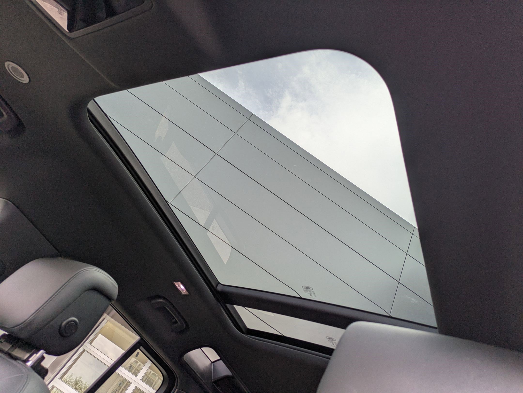 2025 Land Rover Defender 110 X-Dynamic SE